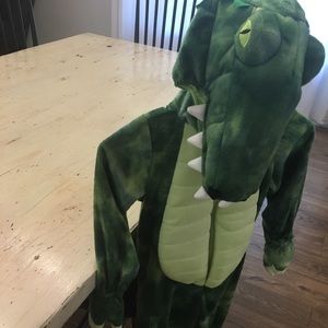 Halloween costume crocodile/alligator